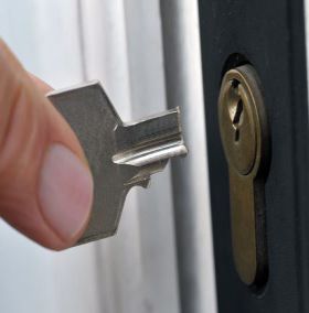 Schlüsseldienst Schlüssel im Schloss abgebrochen (14) Ist Ihr Scghlüssel abgebrochen im Schloss,helfen wir Ihnen jederzeit in Rangsdorf